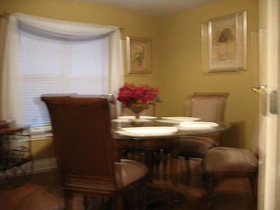 4th image of 130 Meadow Brook Ln