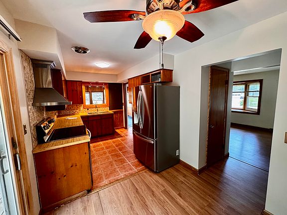 3rd image of 19105 Glendale Cir