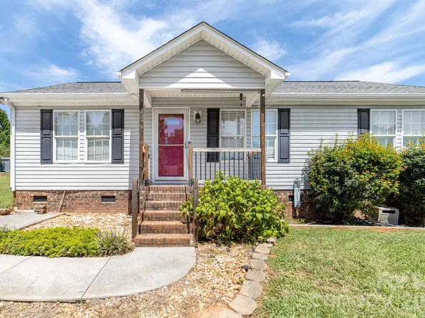 3009 Drake Dr, Stanley, NC 28164