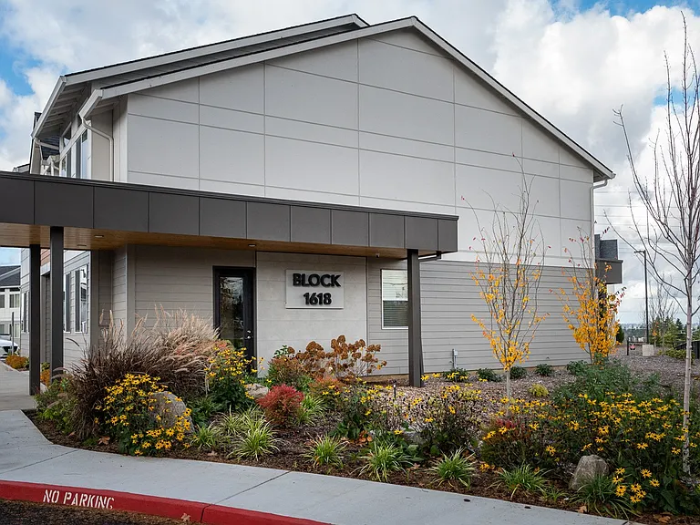 Block 1618 Leasing Office Exterior