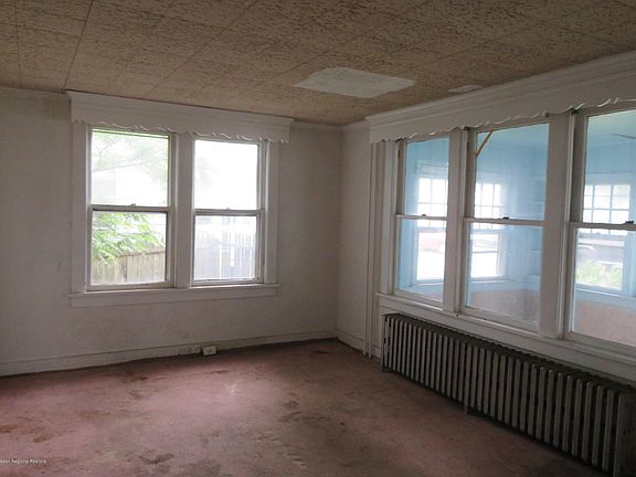 2nd image of 365 Shrewsbury Ave