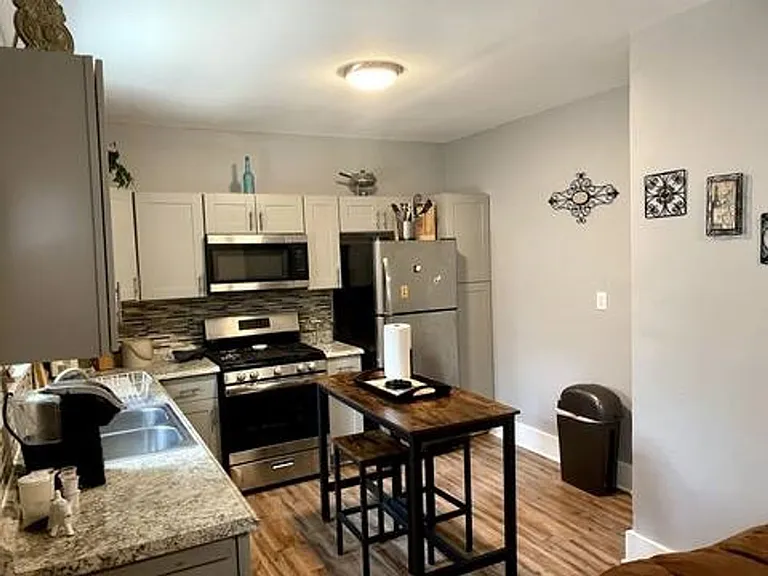 625 E Woodlawn Ave — Photo 8
