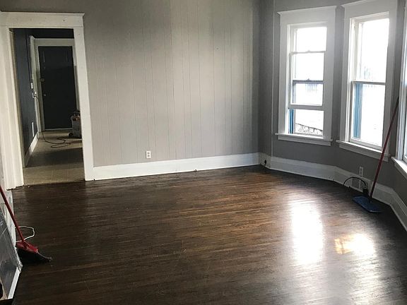 2nd image of 170 Hedley Pl
