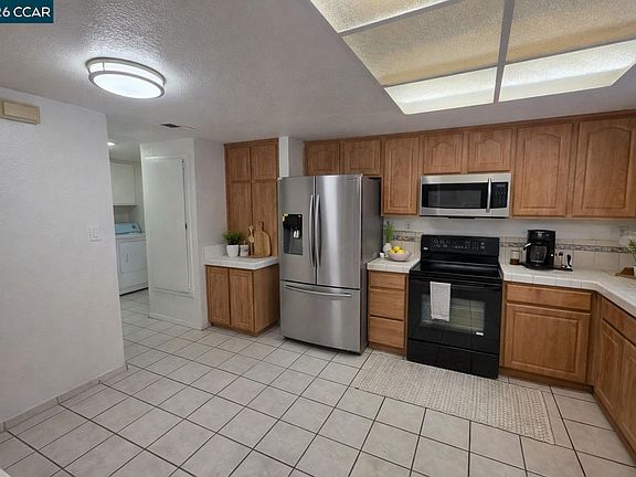 5th image of 2581 El Portal Dr APT C
