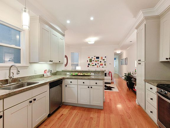 3rd image of 1352A Stevenson St #A