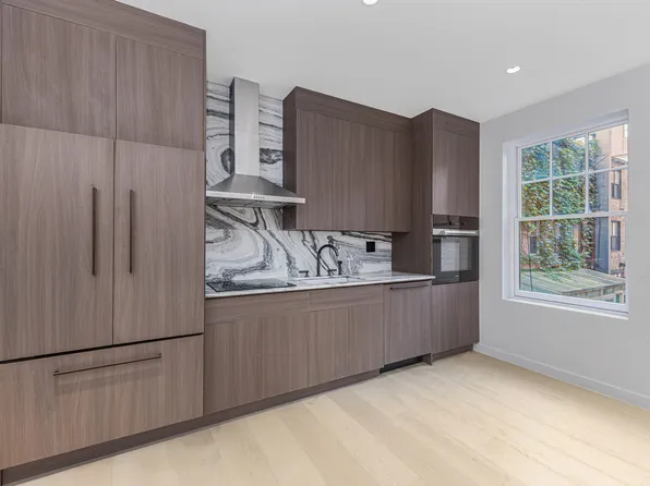 453 Hudson Street image 11 of 17