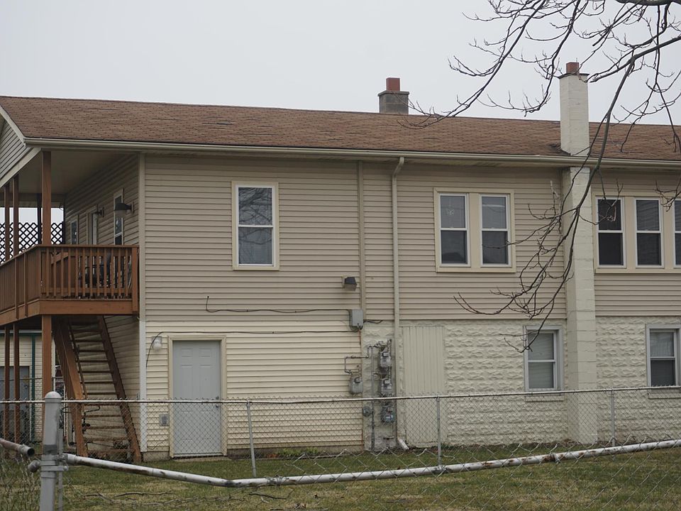 1st image of 382 Riverbank St APT 3