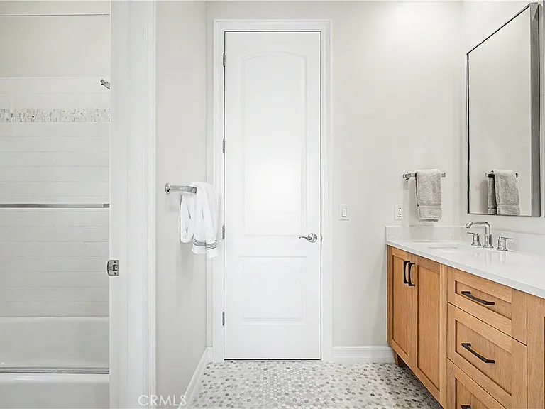 620 35th St — Photo 26