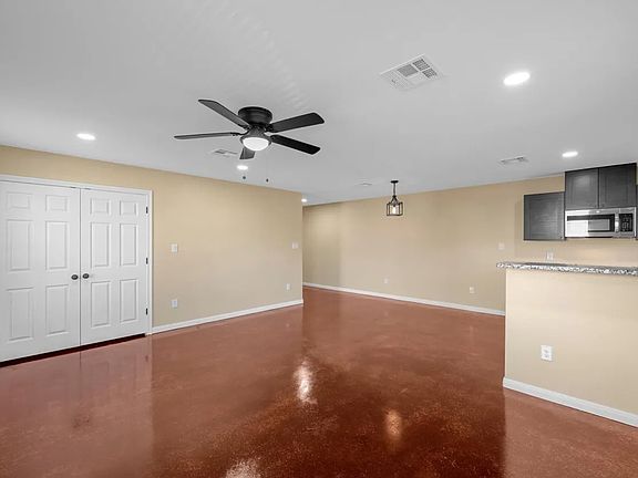 4th image of 306 Lorraine Dr #2