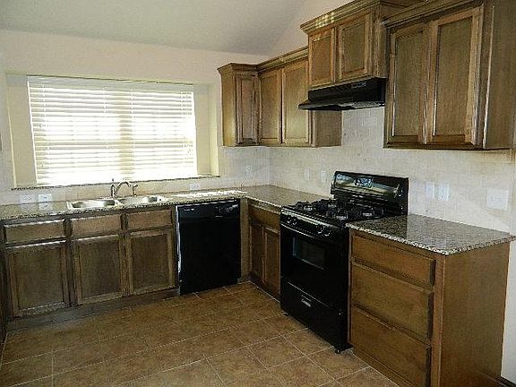 3rd image of 18100 Piedra Dr