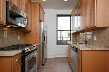 Rented by Raz Realty
