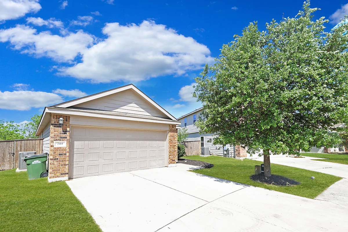Building Photo - 244 Circle Way #18E