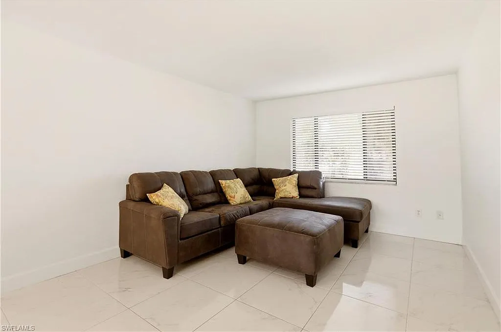 2 bed, 2.0 bath, 950 sqft, $1,945 — Photo 3