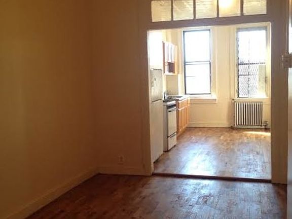 2nd image of 293 Jefferson Ave #3