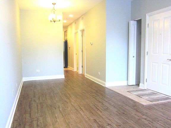 2nd image of 920 S Claremont Ave #1