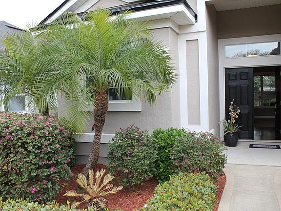 Beautifully Landscaped Entry