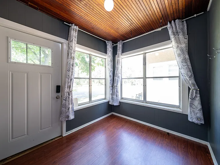 2654 Vincent Ave N — Photo 34