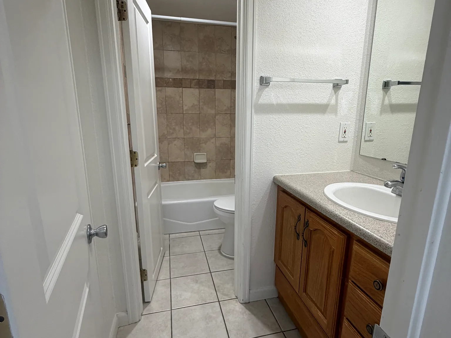 2 bed, 900 sqft, $1,600 — Photo 3