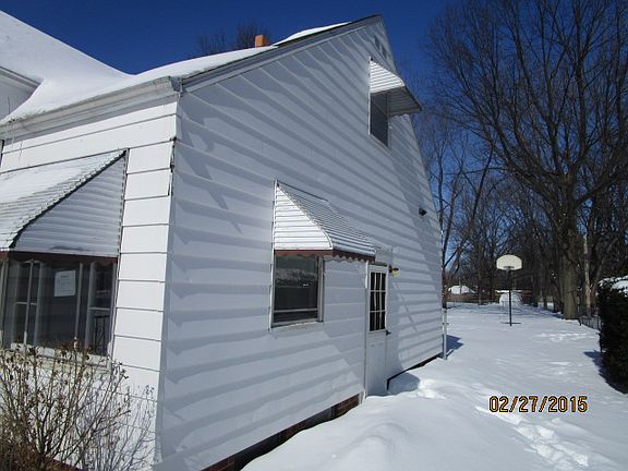 3rd image of 27541 Forestview Ave