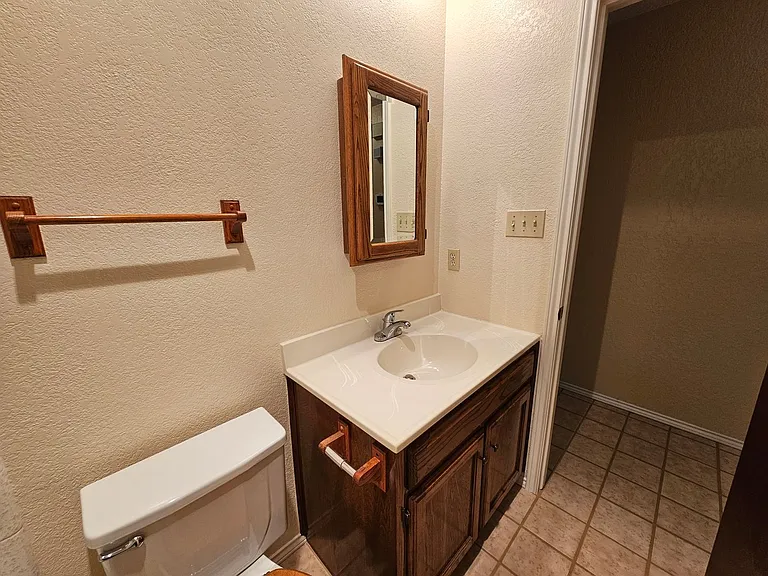 400 Hallmark Dr — Photo 21
