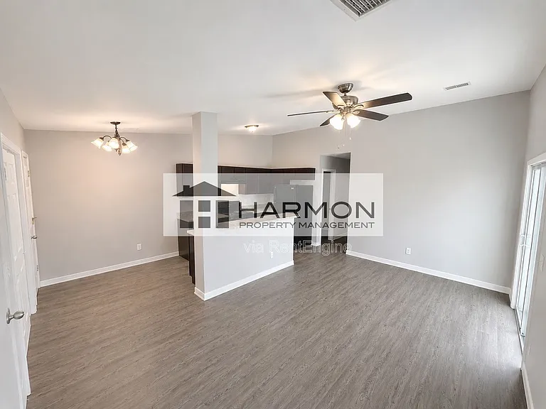 816 N Crestway Ave — Photo 2