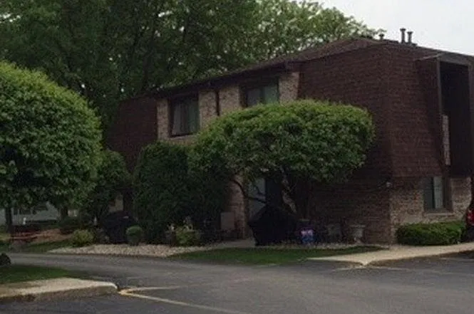 2 bed, 1.5 bath, 1185 sqft, $1,900 — Photo 1