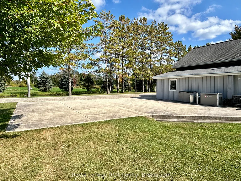 324097 The Glen Rd — Photo 5