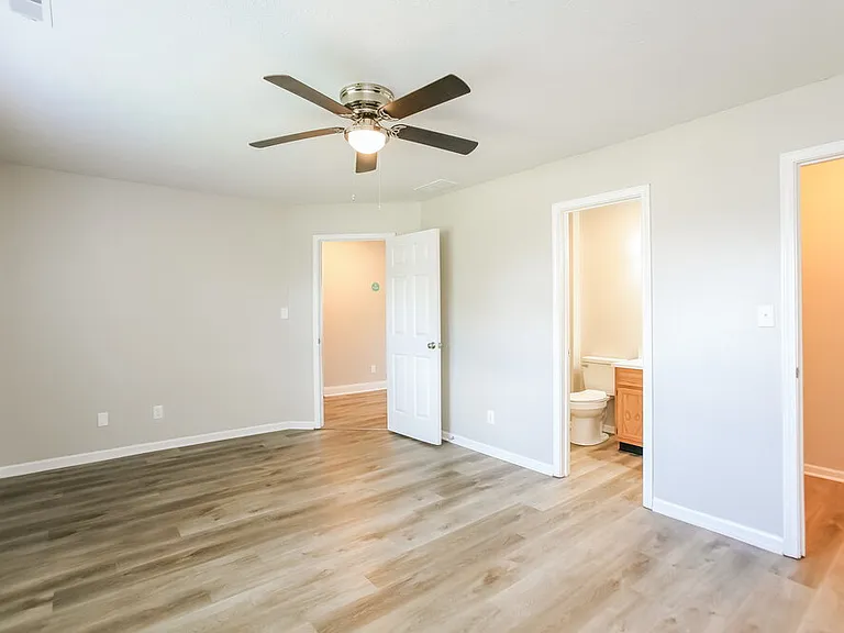 1015 Redwood Dr — Photo 8