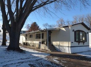 13100 318th St Trailer 131, Lindstrom, MN 55045