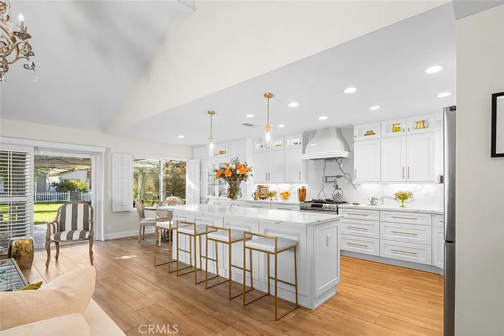 3 bed, 1392 sqft, $5,000 — Photo 1