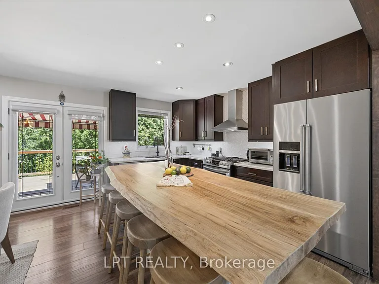 22 Louisa St E — Photo 11