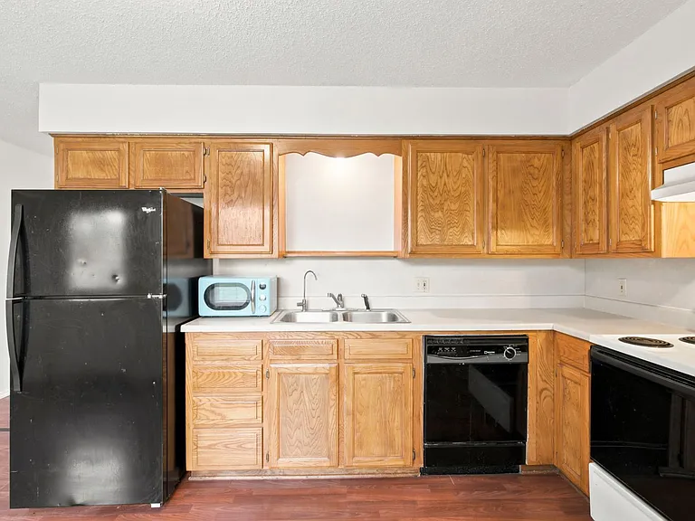 511 E Dyann Dr — Photo 9