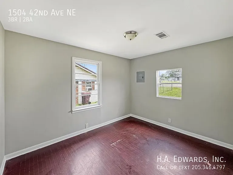 1504 42nd Ave NE — Photo 7