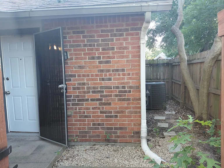 Lago Vista Dr — Photo 20