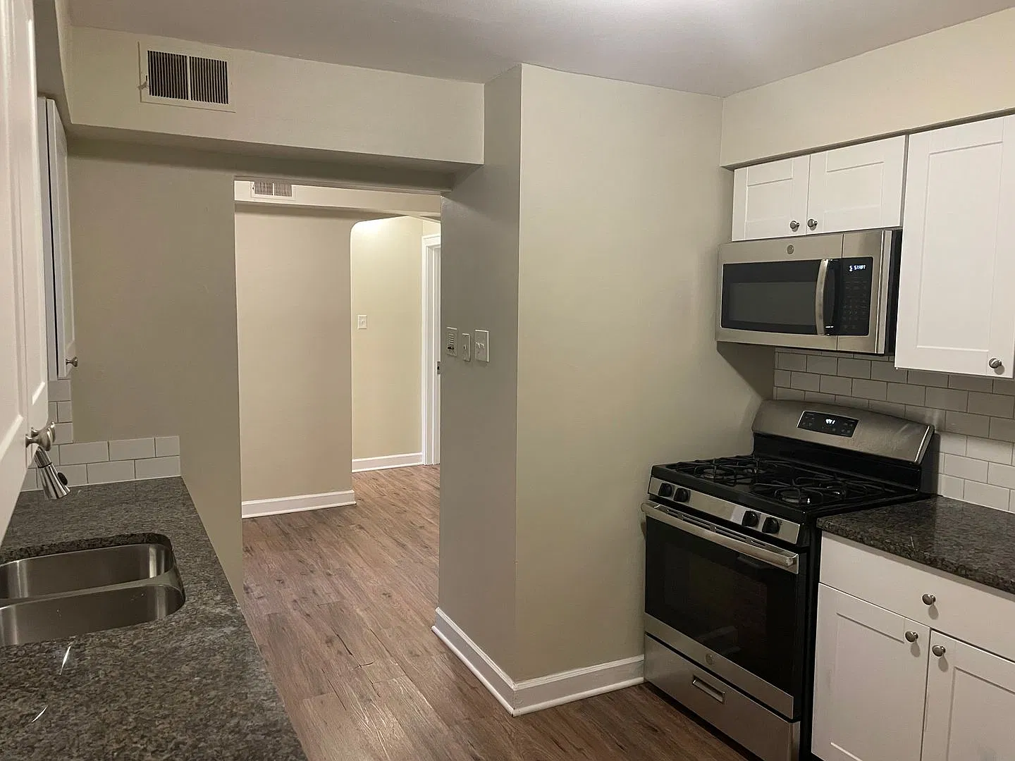 Beautiful apartment in Belmont Cragin — Photo 3