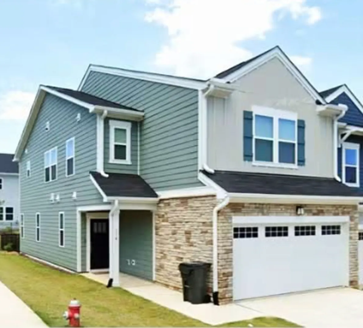 Room in 4 Bedroom Home in Chapel Hill — Photo 1