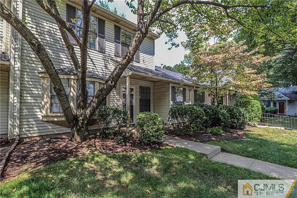 2 bed, 1.5 bath, 1232 sqft, $2,500 — Photo 2