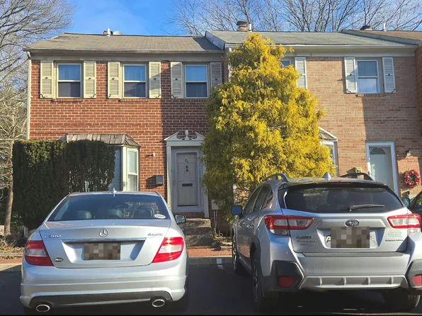 25 Gatehouse Ln, Doylestown, PA 18901