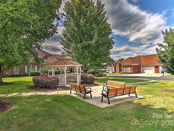 5th image of 1944 McKirkland Ct