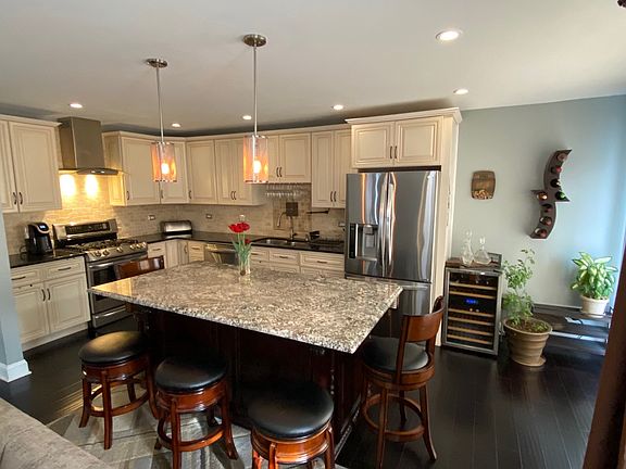 4th image of 210 Stoneybrook Ln #8B