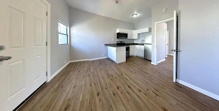 14125 Palm St #4 — Photo 5