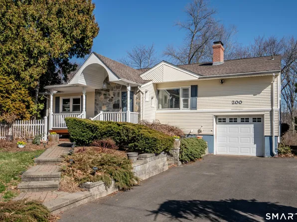 200 Mohegan Drive, West Hartford, CT 06117