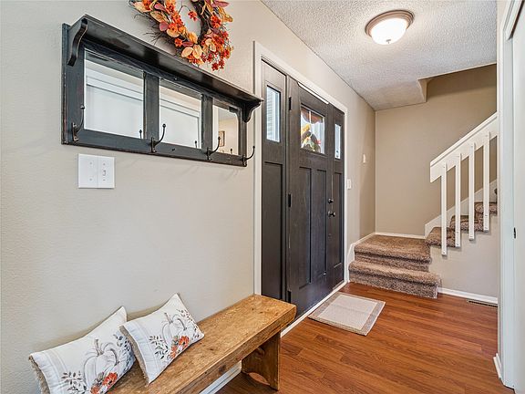 4th image of 323 Edgewood Ln