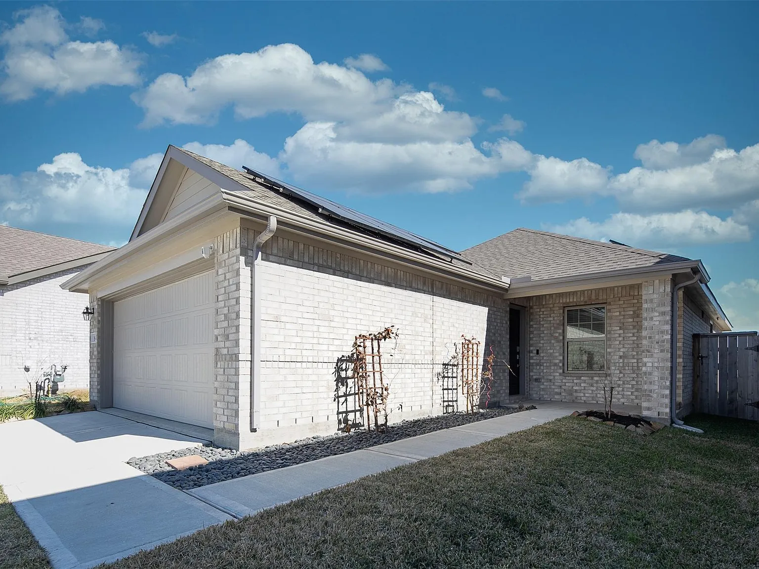 3 bed, 2.0 bath, 1240 sqft, $1,780 — Photo 2