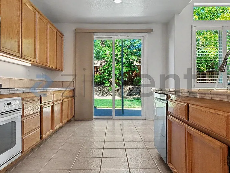 2342 Canary Dr — Photo 16