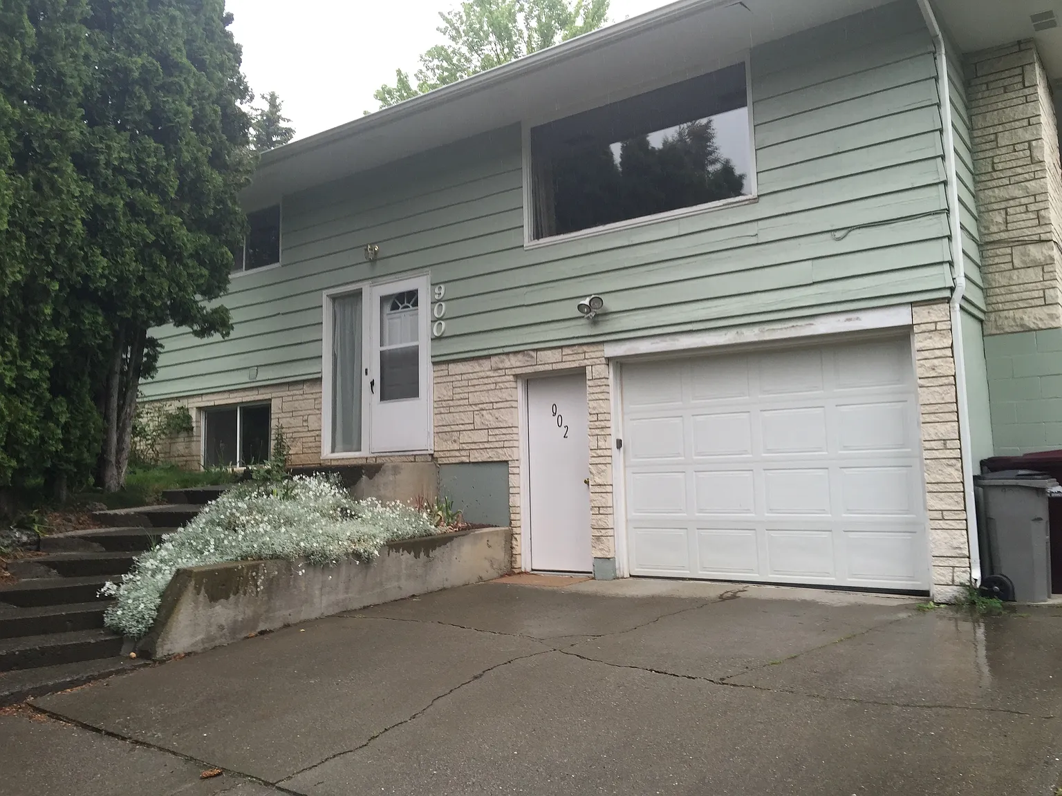 3 bed, 1425 sqft, $1,400 — Photo 1