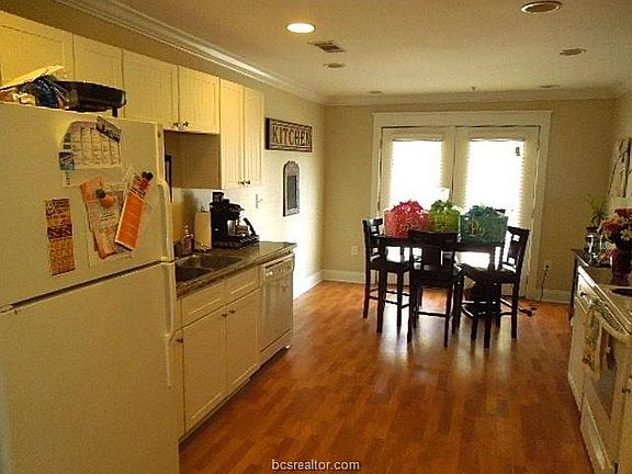 2nd image of 1725 Harvey Mitchell Pkwy S APT 1815