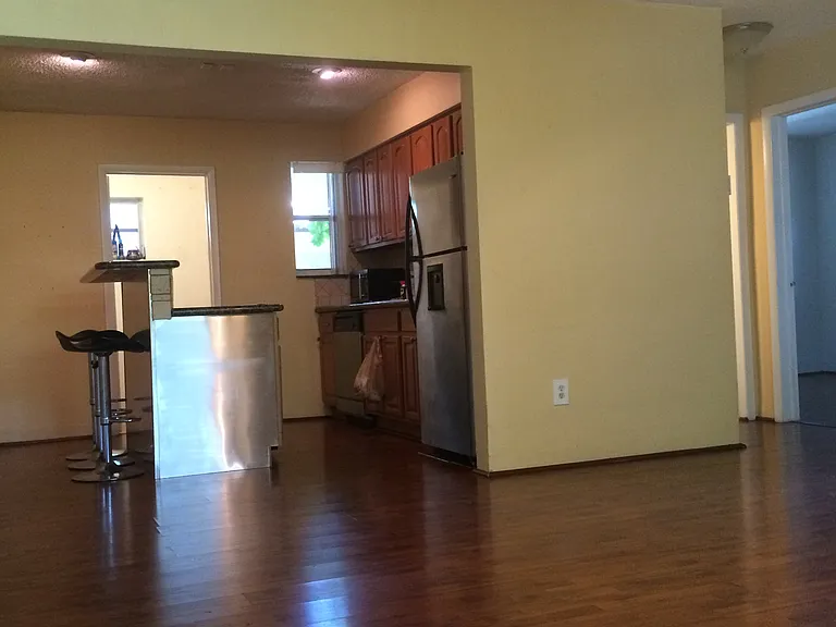4901 SW 28th Ter — Photo 7