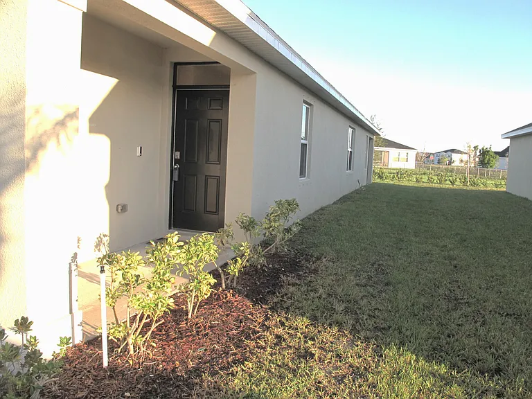 12221 SW Nettuno Way — Photo 32