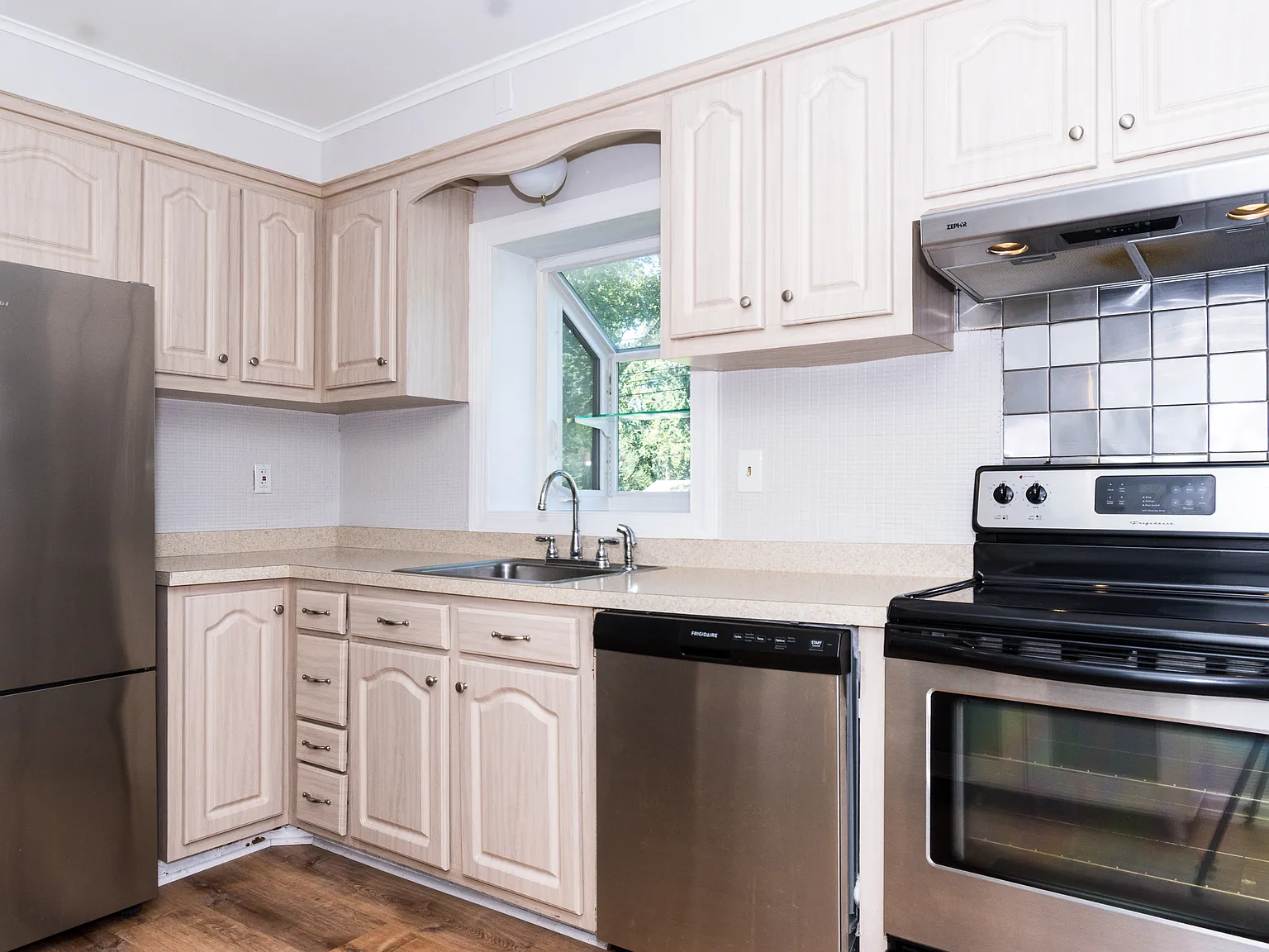 3 bed, 1164 sqft, $4,000 — Photo 3